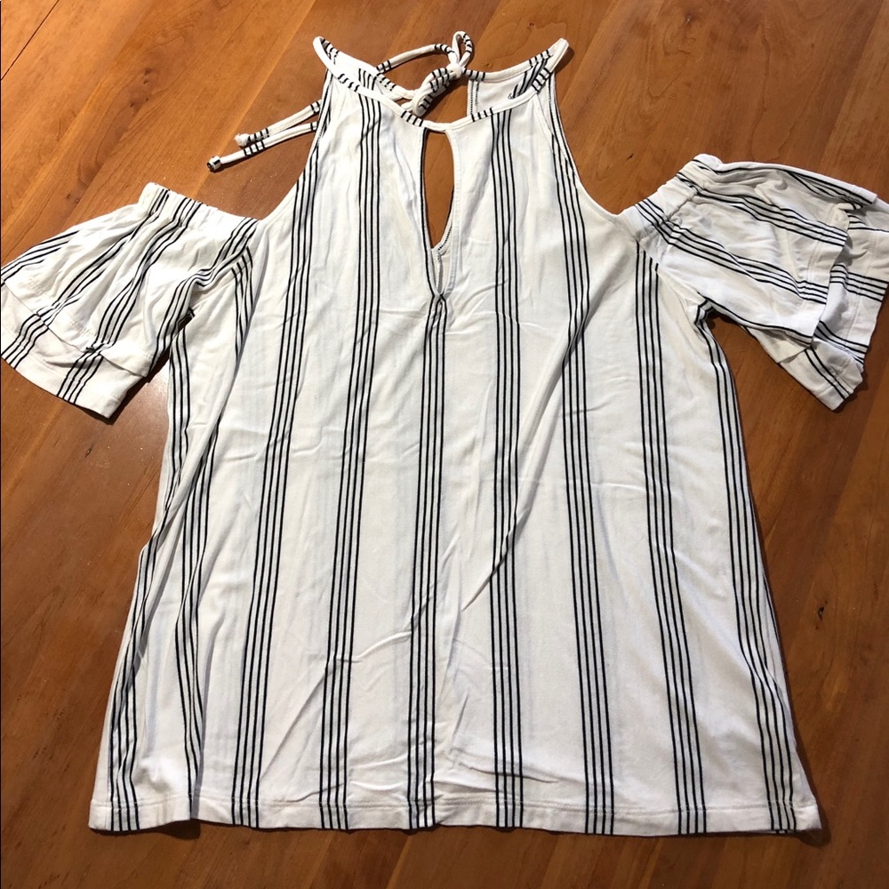 American Eagle off the shoulder Shirt